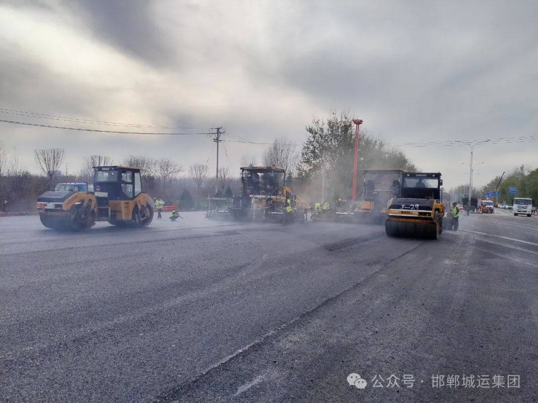 【工程施工】邯郸东收费站改扩建工程主线路面顺利完成摊铺,取得阶段性成果 【工程施工】邯郸东收费站改扩建工程主线路面顺利完成摊铺,取得阶段性成果