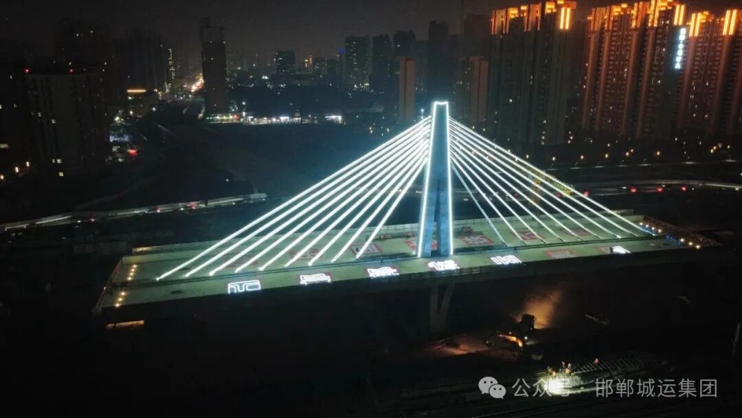 争第一、创唯一||我国首座单索面矮塔曲面菱形塔身斜拉桥—北仓路跨京广铁路桥顺利转体 争第一、创唯一||我国首座单索面矮塔曲面菱形塔身斜拉桥—北仓路跨京广铁路桥顺利转体